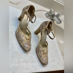 Antares Women’s Italian leather heels size 37, US Size 6.5M excellent condition